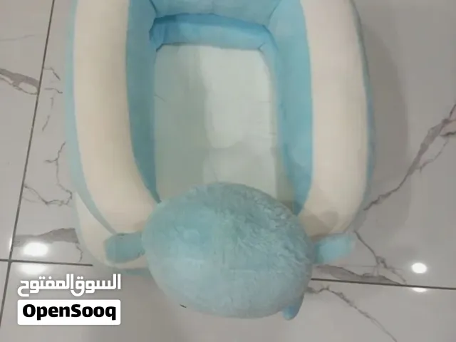 مقعد لتعليم الجلوس للاطفال غير مستعمل نهائي ثقيل وربر أسفل المجلس للبيع بسعر 11