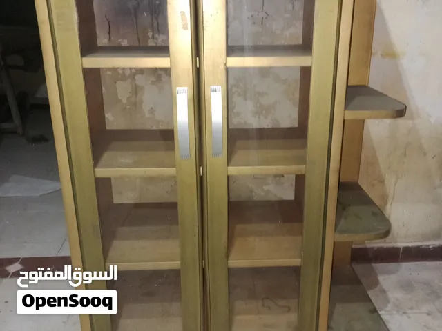 ترابيزة للشاشة و حفظ الريسيفر و الساوند سيستم.  خشب زان طبيعي صناعة دمياط.