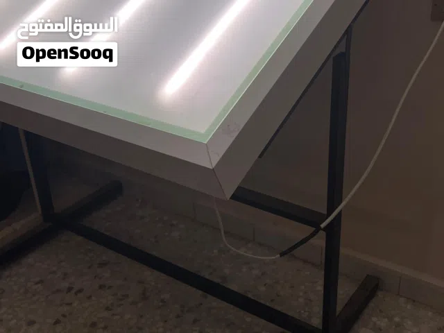 مرسم وطاولة شف للاغراض الهندسية