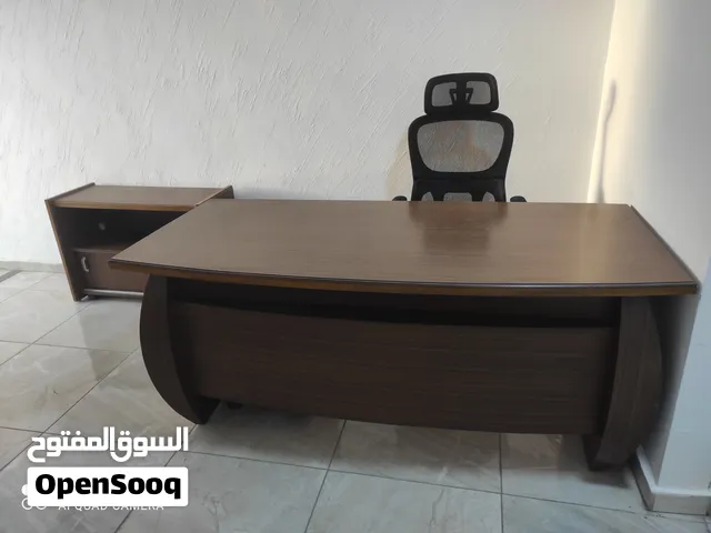 مكتب مدير مع جانبية و وحدة ادراج