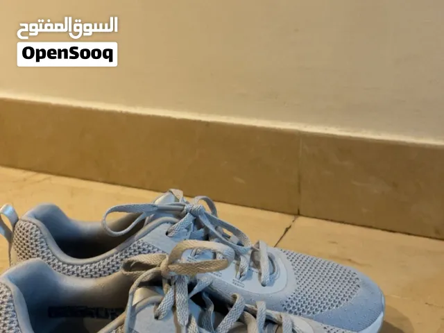شوز skechers مريح جداً استعمال بسيط