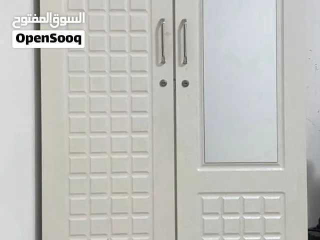 للبيع سرير كبير مزدوج وخزانة ملابس