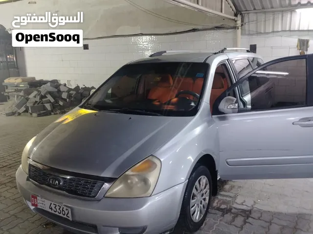 KIA CARNIVAL 2011 – FULL INSURANCE + MULKIYA – JUST TRANSFER NAME – AED 13000