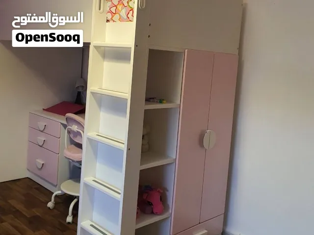 Bunk bed - IKEA للبيع شامل الفرشة وخزانة