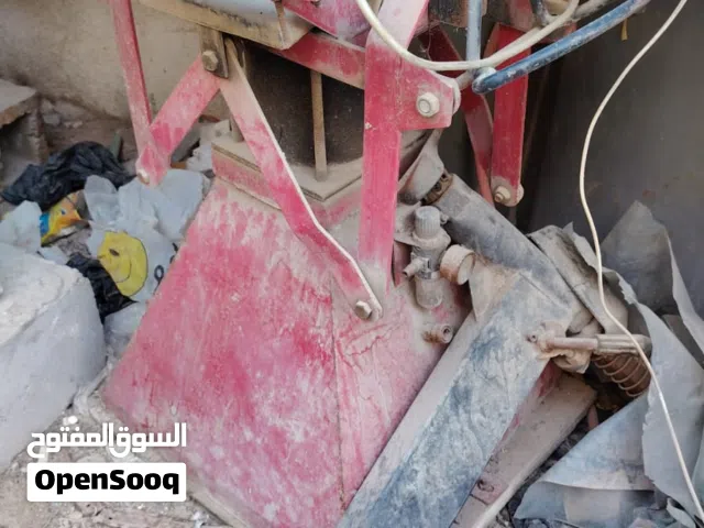 غراض محل تصليح سيارات كامل للبيع