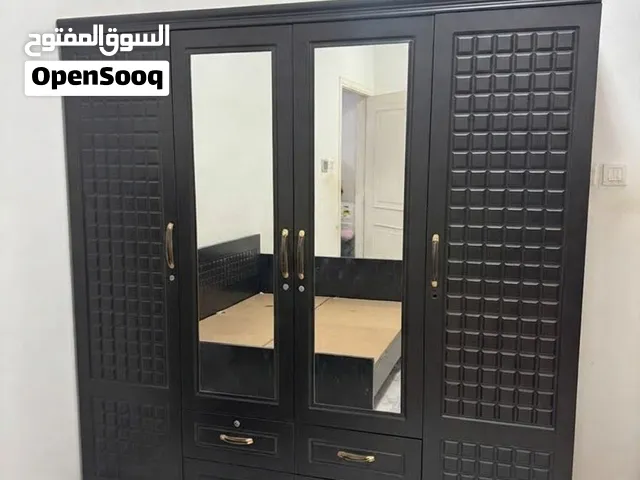 اثاث غرفة نوم فاللون الاسود جديده استخدام اربع شهور فقط