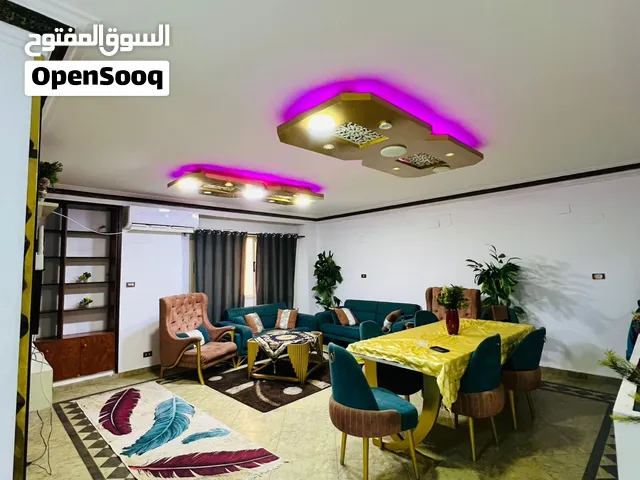 شقه مفروشه فاخره اول مكرم من المالك جميع المدد