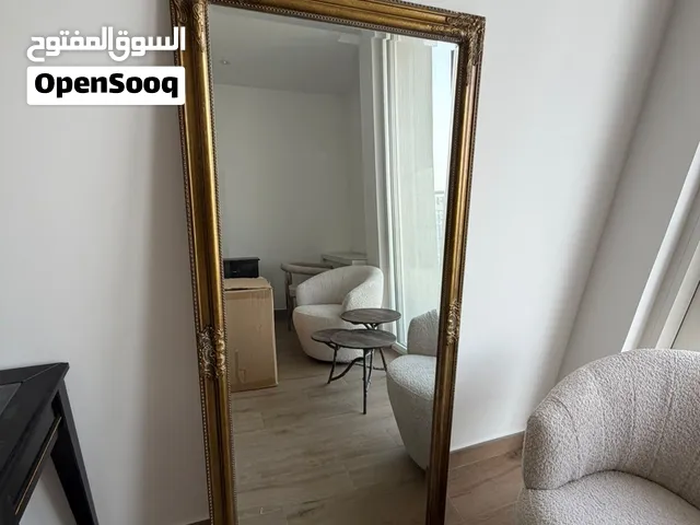 مرآة كبيرة