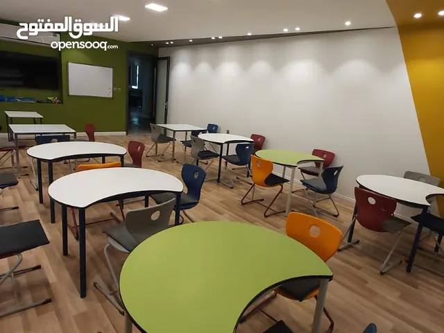 مقر خدمي للأجار مساحته حوالي 250 مؤثث ومجهز بالكامل في ارض بن علي من جها صفة المطاعة
