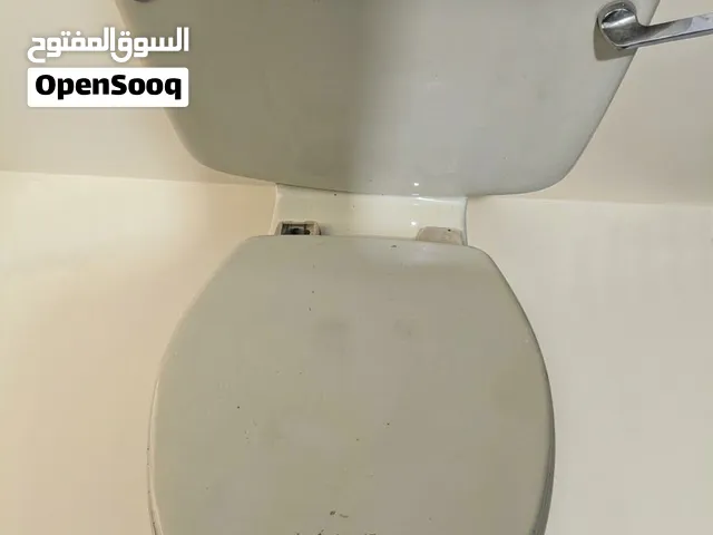 مرحاض بحالة جيدة