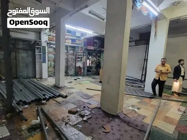 يوجد ثلاث فتحات وساع علا شارع رئيسي حرررررركه ايجارهن 270 الف
