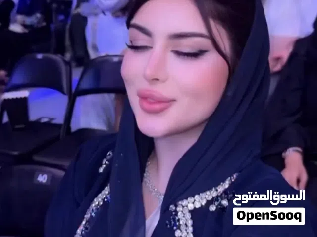 عبايه كلها كرستال جديده و فخمه مقاس 53