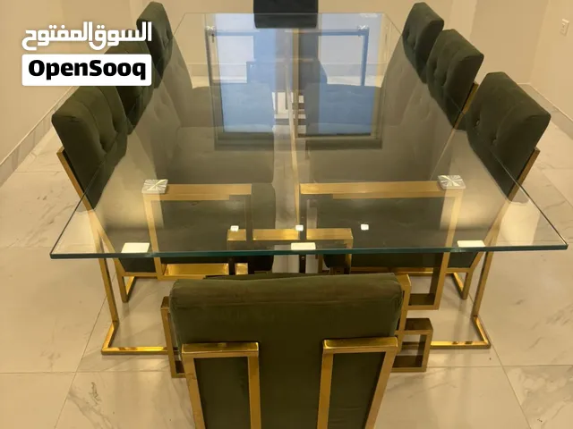 طاولة طعام زجاجية عصرية - لـ 8 أشخاص - مستعملة وبحالة ممتازة