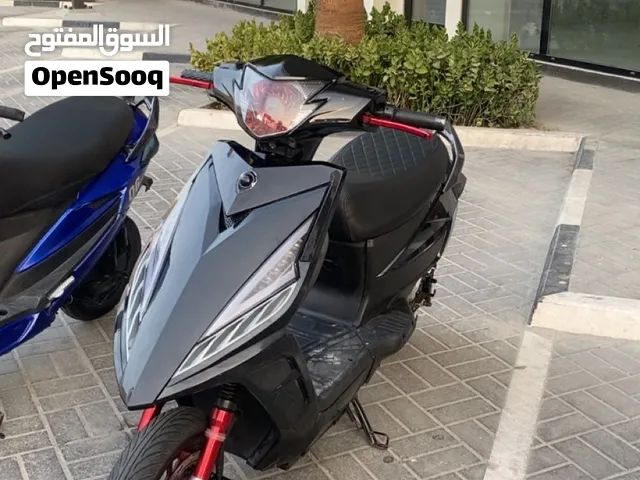 للبيع سكوتر كهربائي نظيف 2025 بسعر 180 دينار