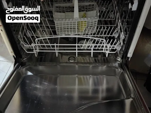 جلاية أطباق باللون الأبيض بحالة الوكالة
