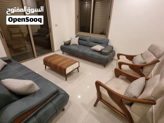 طقم كنب زان مودرن راقي وظهر متحرك شبه جديد للبيع، التواصل واتساب