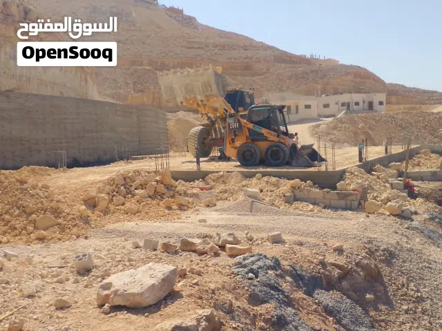 جرافات صغيرةوكبيرة للايجار