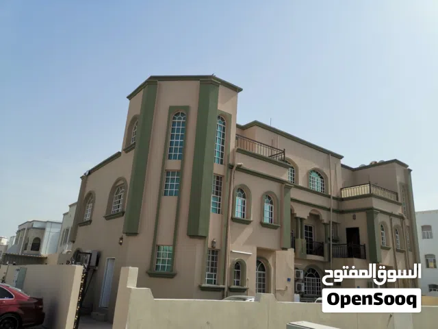 فرصة للبيع بناية سكنية ماجرة كاملمقسمة 3 شقق وملحق مستقل في موقع راقي جدا بالخوض مقابل الجامعة.