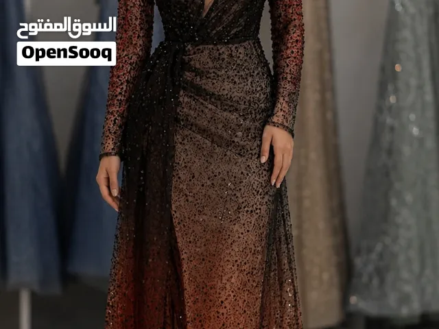 فستان سهرة فاخر أسود والاحمر مطرز بالترتر  ، موديل سهرة مطرّز تفصيل بوتيك