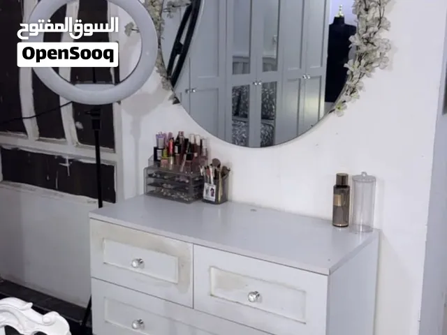 ميز مرايا نضيف