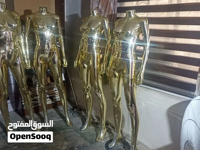 ملكنات ستأتي وهوكات مشكله وديكور 7اعمده لون ذهبي مع رفوف