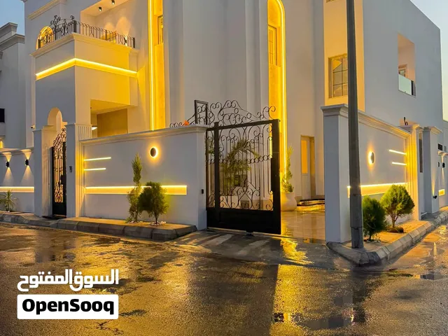 فيلا للبيع سوبر لوكس حاجه معقم ومنضمه هلبا تبارك الرحمن تساكن 3عيائلة في عين زاره زويته حي الرويال