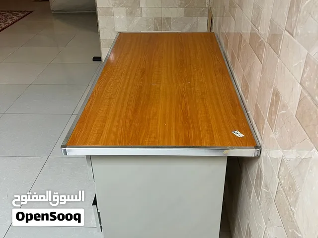 طاولة للبيع