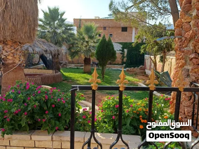 فيلا للبيع أول طريق الزبداني على الشارع العام بسعر الأرض