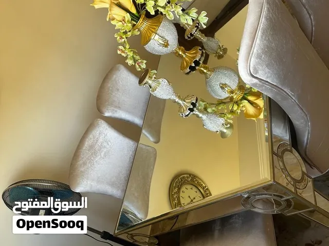 طاولة سفرة مع 6 كراسي وطقم كنب