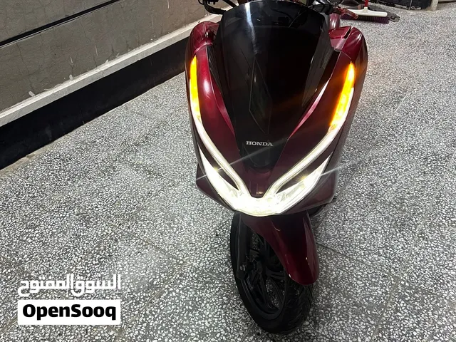 Pcxللبيع. ياباني