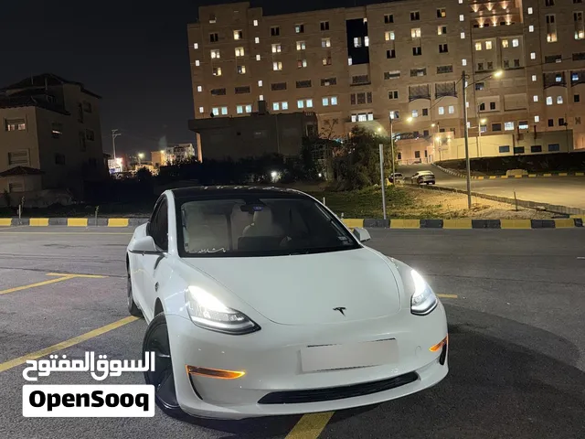 تيسلا موديل 3 2020 كهربائية ذات مواصفات أمريكية، لون أبيض، صالون / سيدان
