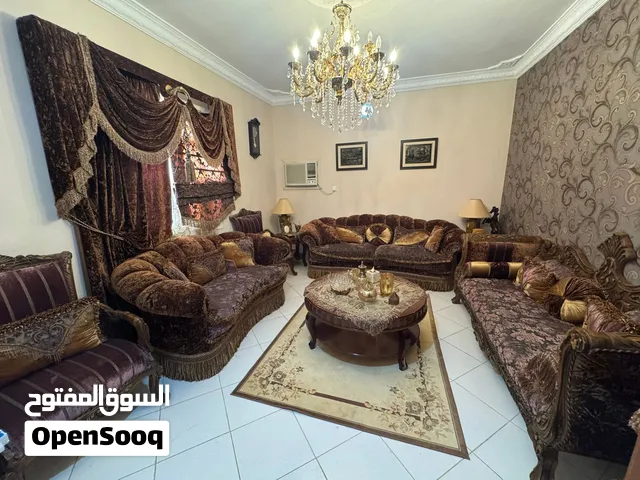 للبيع صالون كلاسيكي فاخر بكامل ملحقاته – ينبع