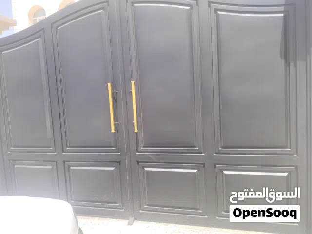 أعمل جميع الحدادة. كما يوجد دهان ماكينة لاسقف القراميط