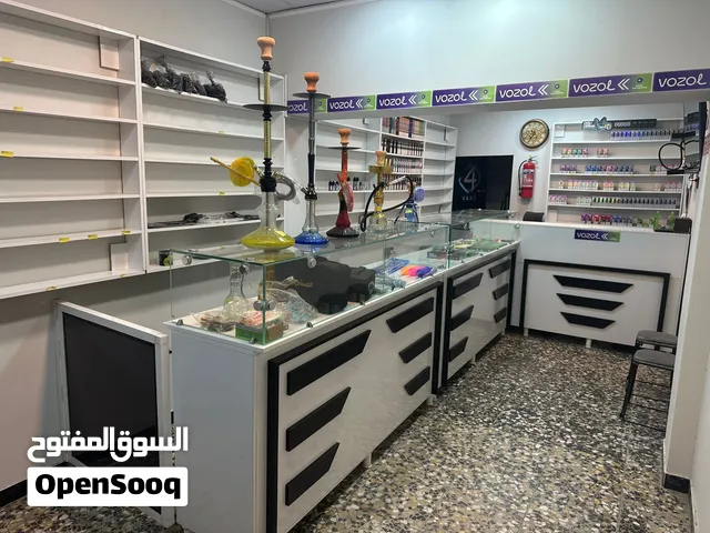 ديكور محل كامل - ميوزة ورفوف عرض لون ابيض واسود