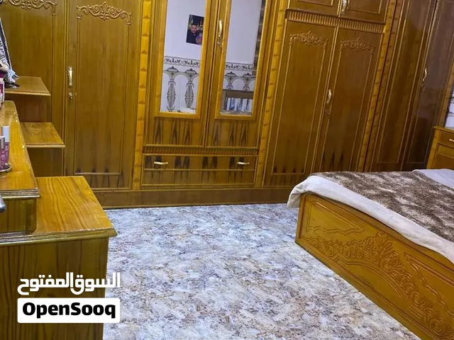 اشتري جميع اثاث المنزلي كناتير كاونترات أو غرف نوم ويوجد فتح ونصب الغرف العراقيه والتركيه