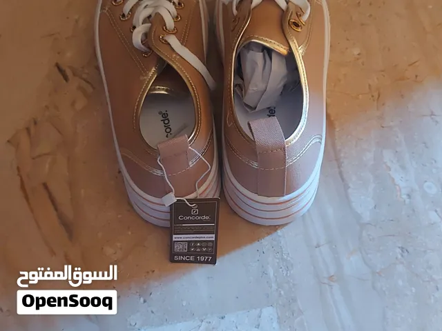 حذاء رياضة جديد ماركة كونكورد لون بيج غامق نمرة 39_39،5