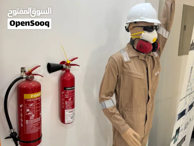 لباس السفتي . كفرول . حذاء . الخوذة . السماعة with SIYAB Safety clothing. Coveralls. Shoes. Helmet.