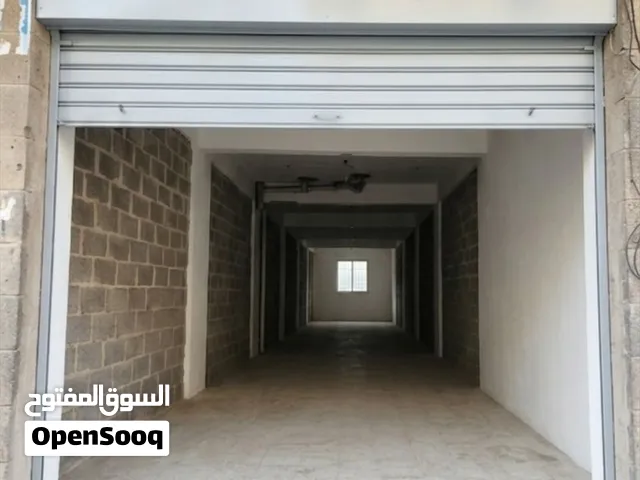 مخزن في شارع مجاهد