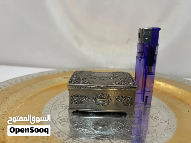 صندوق مطلي فضة للمجوهرات الثمينة والقطع النادرة انيق وذو طابع كلاسيكي