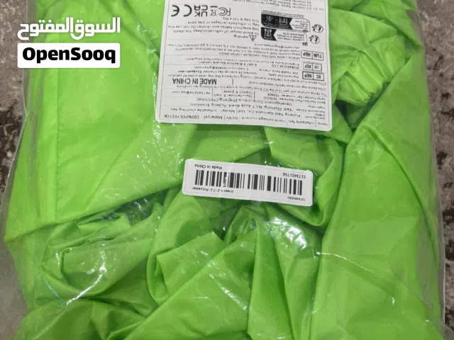 دب اخضر ينتفخ. Inflatable green bear