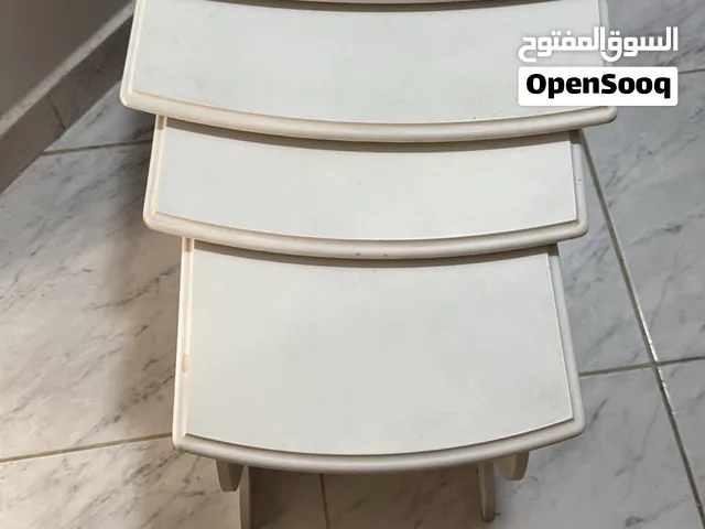 طاولات خشبية لون ابيض