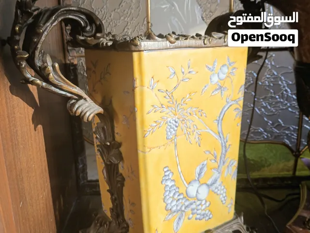 طاقم ديكور فاخر من البورسلان والبرونز – لعشاق التميز والفخامة الكلاسيكية لشركة [Wong Lee]