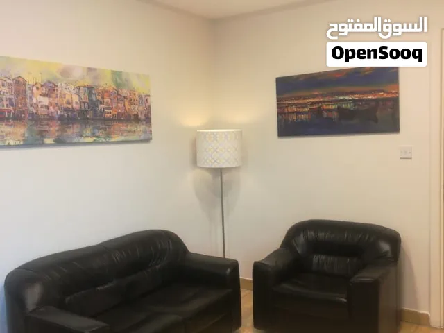 كنب استقبال نظيف لون اسود للبيع