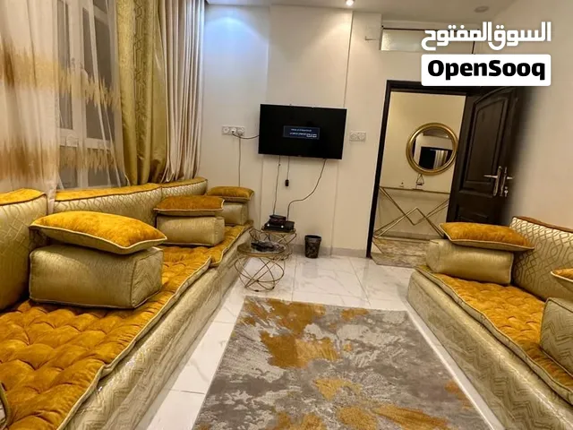 *للبيع شقة مفروشة دورثاني شرقي مساحة110متر 3غرف وحمامين ومطبخ تتاجر بالشهر ب700الى600دولار 8سنوات و