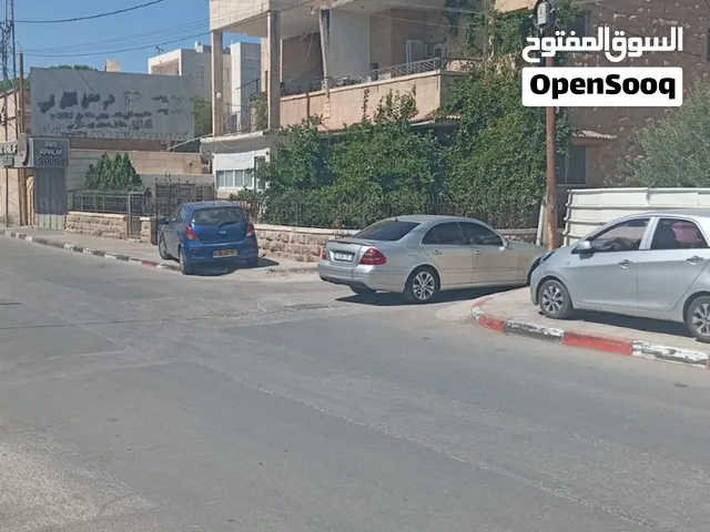 بيت مستقل للبيع شارع الجبل منطقه بيت لحم طابقين ونص فيها 5 شقق كل شقه 135 متر مساحه الارض 900 لتواصل