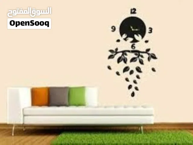 ساعة حائط خشبية مودرن بتصميم أوراق الشجر المتساقطة – ديكور حائط أنيق