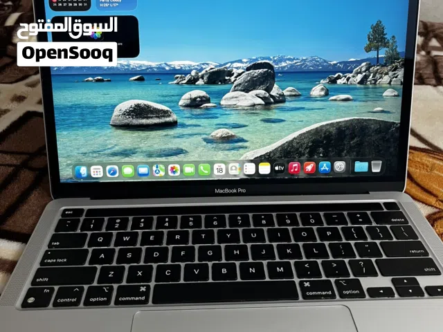 Mac book للبيع موديل 2020 نضيفة جداً استخدام قليل جداً