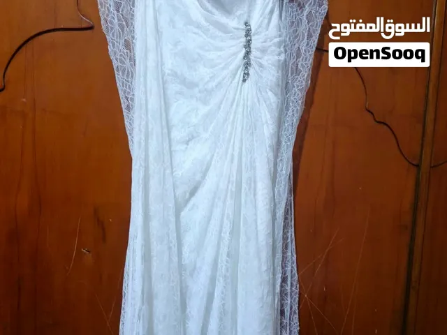 فستان خطوبه ابيض اخو الجديد ملبوس 2 سعاعات والنوعيه ماركه بجوده عاليه