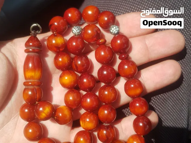 سبحة مسكي أفغاني قديم  عرق حلزوني محزّم وخراطة تراثية  لونها نار ما شاء الله، وأجمل ما فيها العرق
