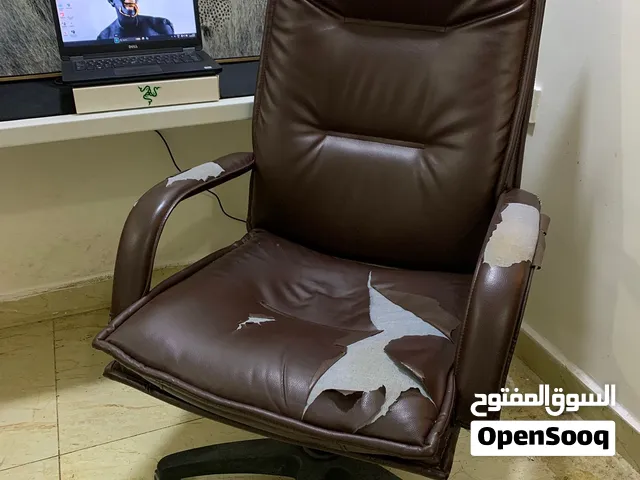 للبيع كرسي مكتب مريح وجيد السعر 6 دنانير